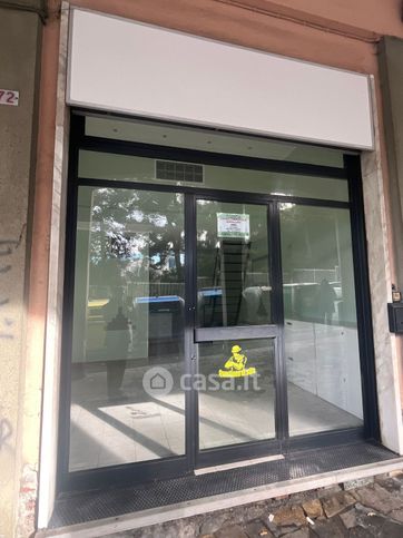 Negozio/locale commerciale in commerciale in Viale Virginia Centurione Bracelli