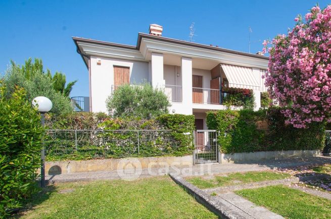 Villetta a schiera in residenziale in Via Carlo Alberto Dalla Chiesa