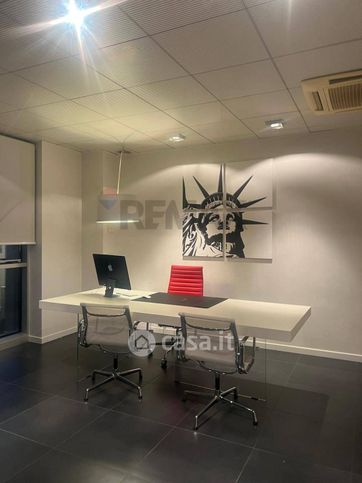 Ufficio in commerciale in Via Strasburgo 18 /a
