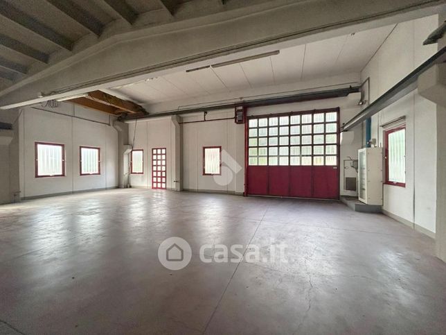 Capannone in commerciale in Via G. Garibaldi 38