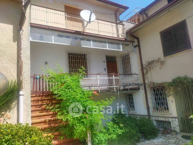 Casa bi/trifamiliare in residenziale in Via Canera 24