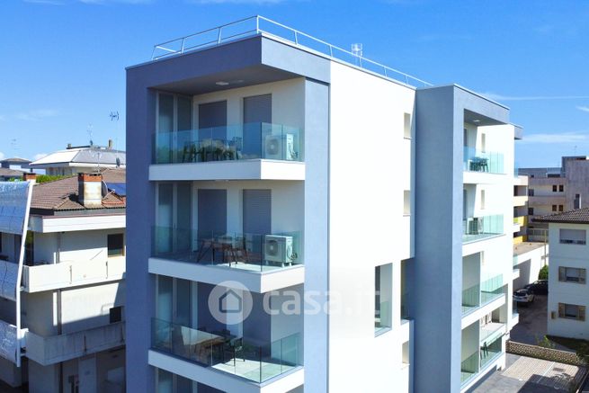 Appartamento in residenziale in Via Stella Sirio 3