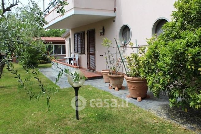 Villa in residenziale in 