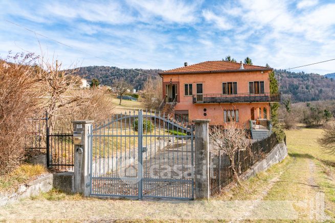 Casa indipendente in residenziale in Via Dolomiti 79