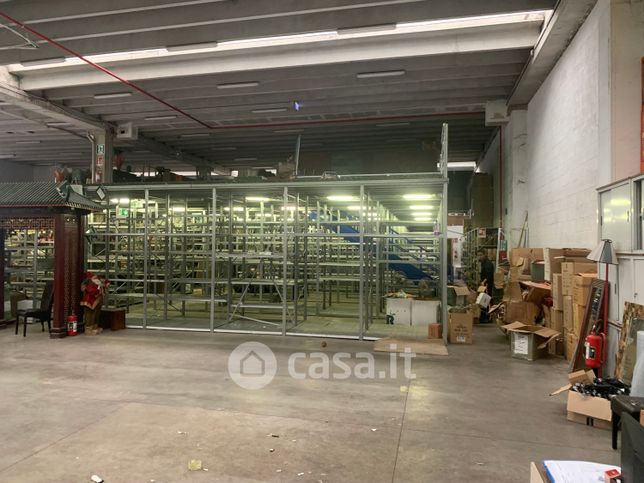 Capannone in commerciale in Via Bernardino Alimena