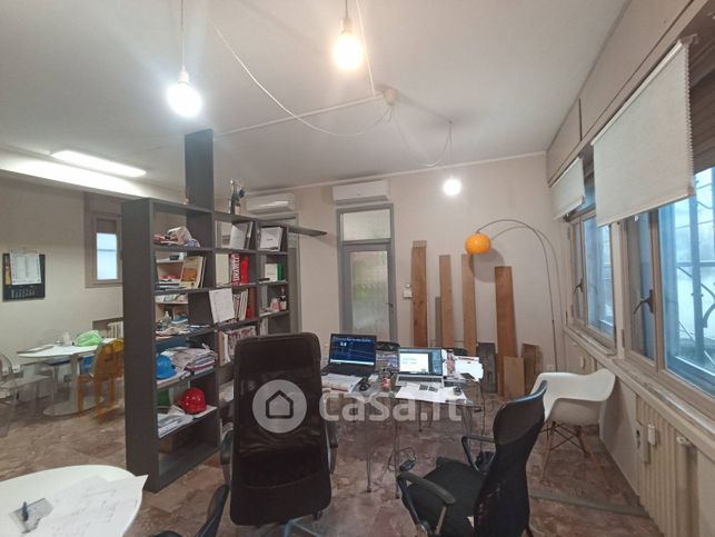 Ufficio in commerciale in Via Cortevecchia 67