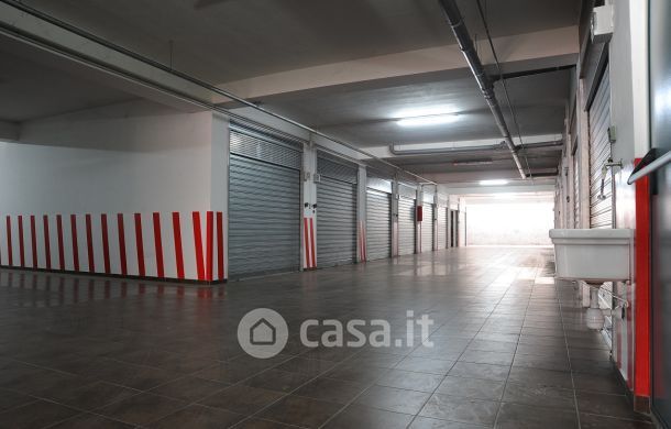 Garage/posto auto in residenziale in Via del rondone 18