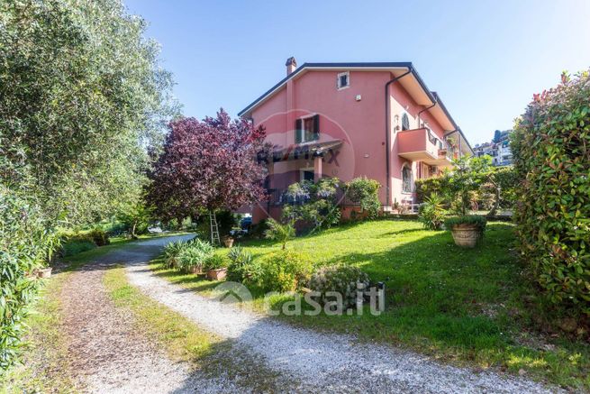 Casa indipendente in residenziale in Via Leonardo da Vinci 4