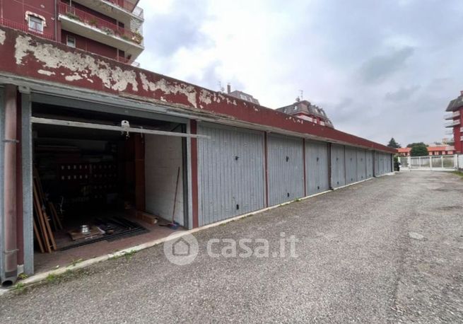 Box/posto auto in residenziale in Via dei Caduti