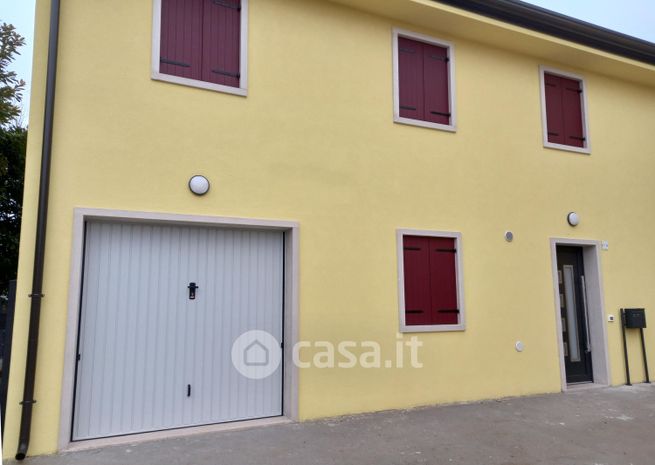 Villetta a schiera in residenziale in Via Sasse 67