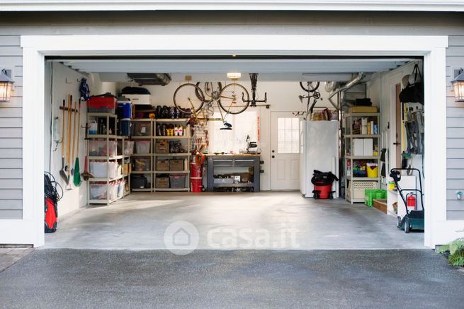 Box/posto auto in residenziale in Piazza Dante