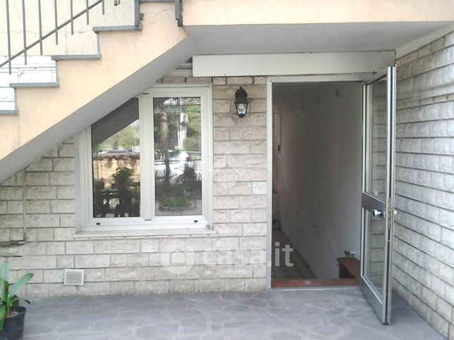 Capannone in commerciale in Via Labirinto 115