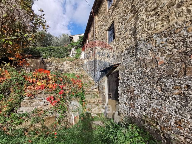 Rustico/casale in residenziale in Via del Monte i