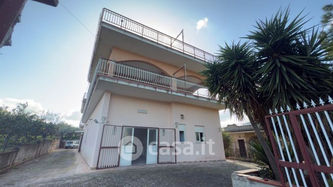 Casa bi/trifamiliare in residenziale in Via della Vite 5