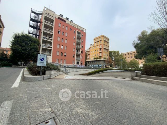 Garage/posto auto in residenziale in Piazza Ermete Novelli 8