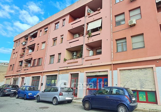 Negozio/locale commerciale in commerciale in Via Arno 31