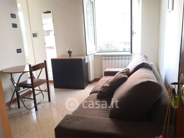 Appartamento in residenziale in Via Adamo Centurione