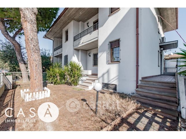 Casa bi/trifamiliare in residenziale in Viale Giuseppe Mazzini 85