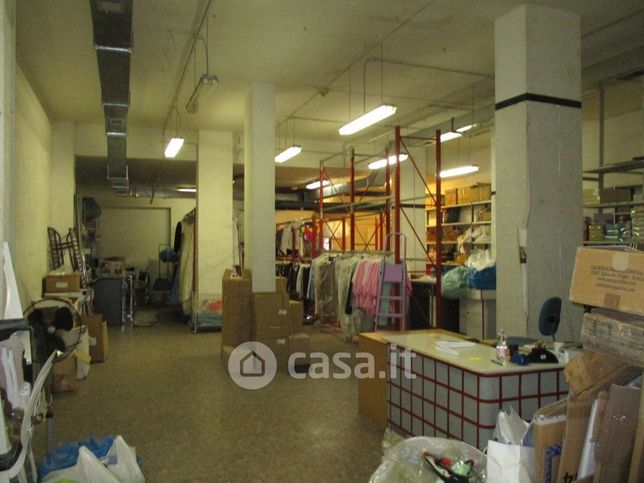 Negozio/locale commerciale in commerciale in Via Antonio Zotti 104