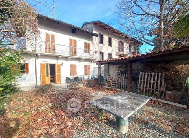 Casa bi/trifamiliare in residenziale in Strada Oreglia 3