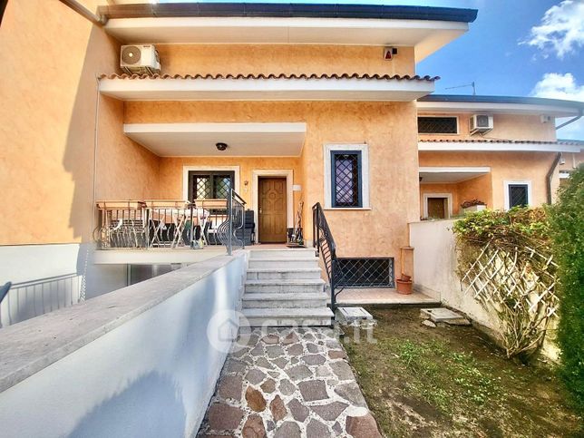 Villetta a schiera in residenziale in Viale di Castel Porziano