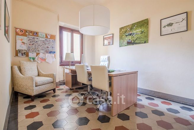 Ufficio in commerciale in Via IX Febbraio