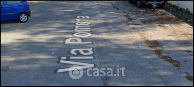 Box/posto auto in residenziale in Via Pomona 60