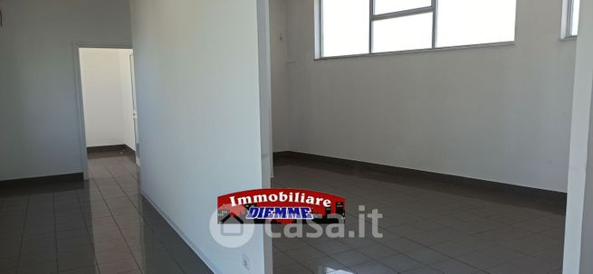 Capannone in commerciale in Via Trani