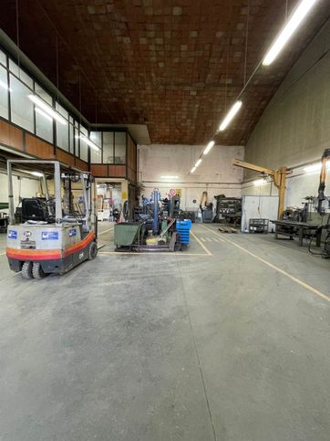 Capannone in commerciale in 