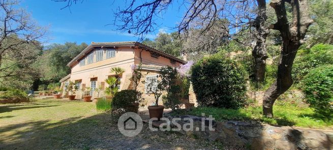 Villa in residenziale in 