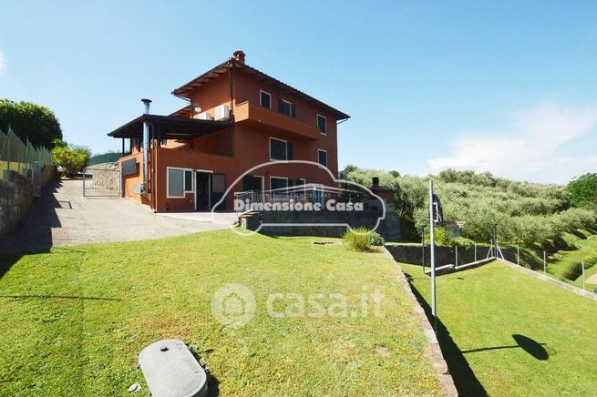 Villetta a schiera in residenziale in Via di Tiglio 648