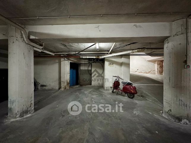 Box/posto auto in residenziale in Via Vittore Pisani
