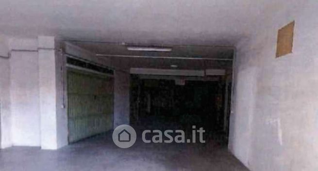 Garage/posto auto in residenziale in Via Donato Bramante