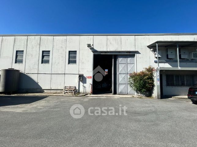 Capannone in commerciale in Via Murlungo
