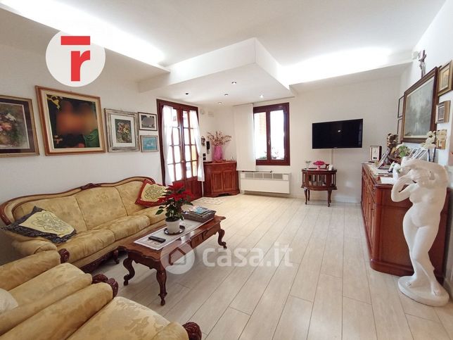 Casa indipendente in residenziale in Via Verdi