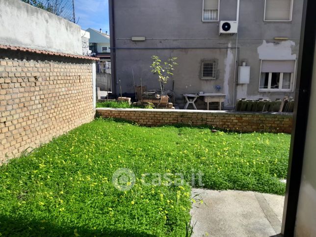 Casa indipendente in residenziale in Via Cervone 4