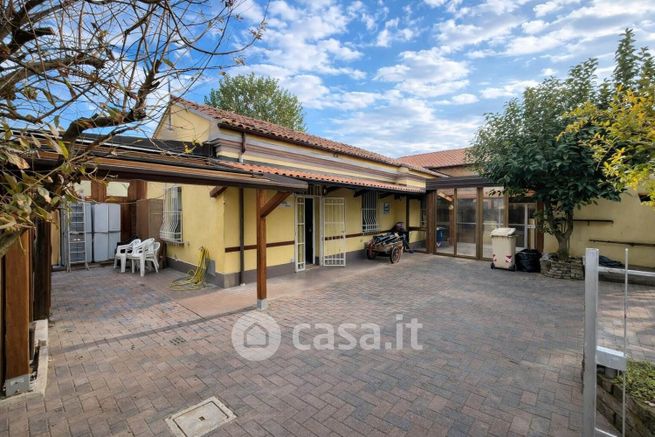 Casa indipendente in residenziale in 
