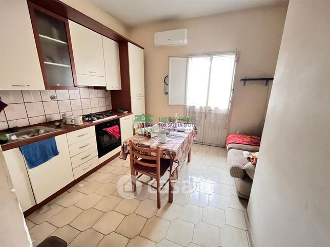 Casa indipendente in residenziale in Via Raffaele Dott. Giurato