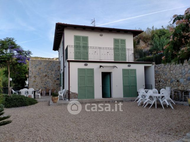 Villa in residenziale in Via Cornice dei Due Golfi