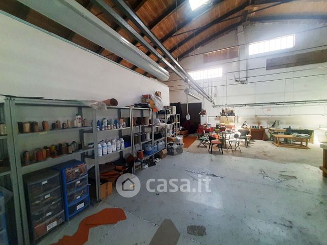 Capannone in commerciale in Via Po 7