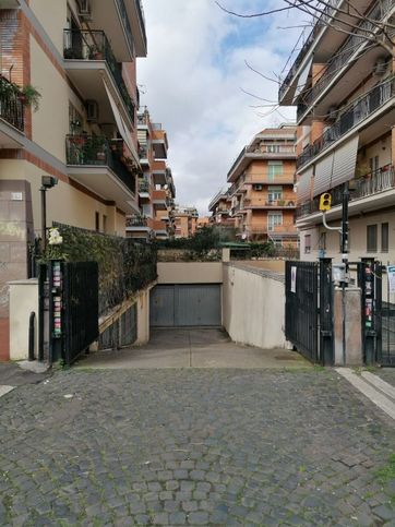 Garage/posto auto in residenziale in Viale Tito Labieno 140