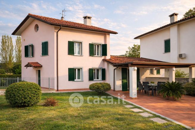 Casa bi/trifamiliare in residenziale in Via Stradone di Camigliano