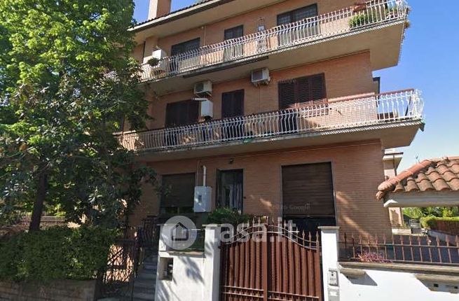 Ufficio in commerciale in Via Campi Salentina 58