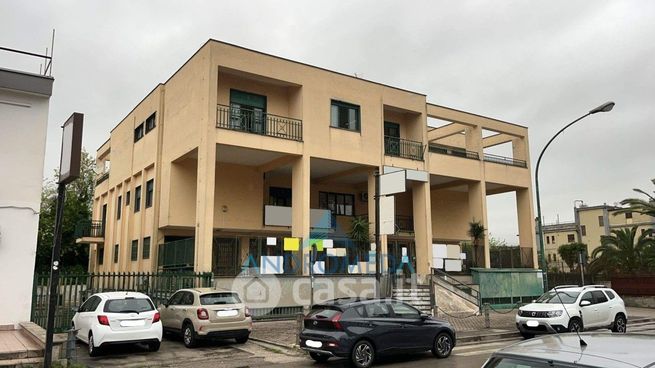 Capannone in commerciale in 