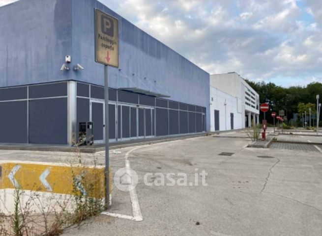 Capannone in commerciale in Via Maiella
