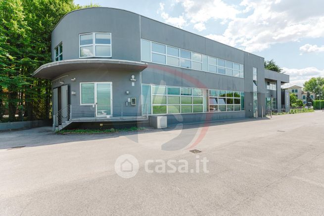 Ufficio in commerciale in Via Valmarana 61