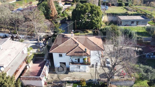 Villa in residenziale in Via Colle Noce 7
