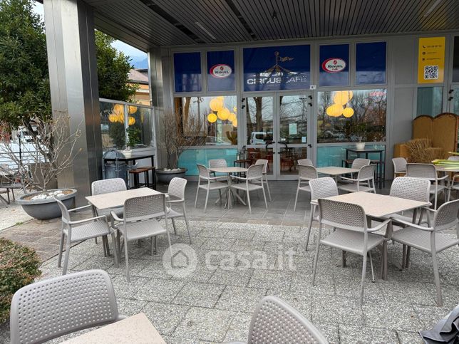 Attività/licenza (con o senza mura) in commerciale in 