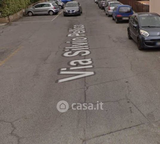 Box/posto auto in residenziale in Via Silvio Pellico 3