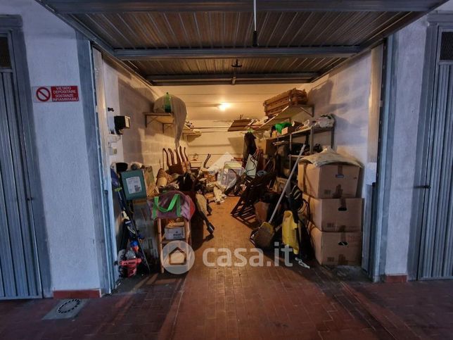 Box/posto auto in residenziale in Via dei Narcisi 17